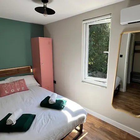 Airport & Trinity Uni 아파트 *