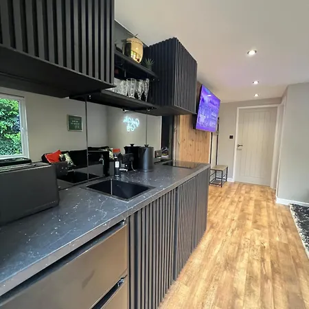 Airport & Trinity Uni Апартаменти *